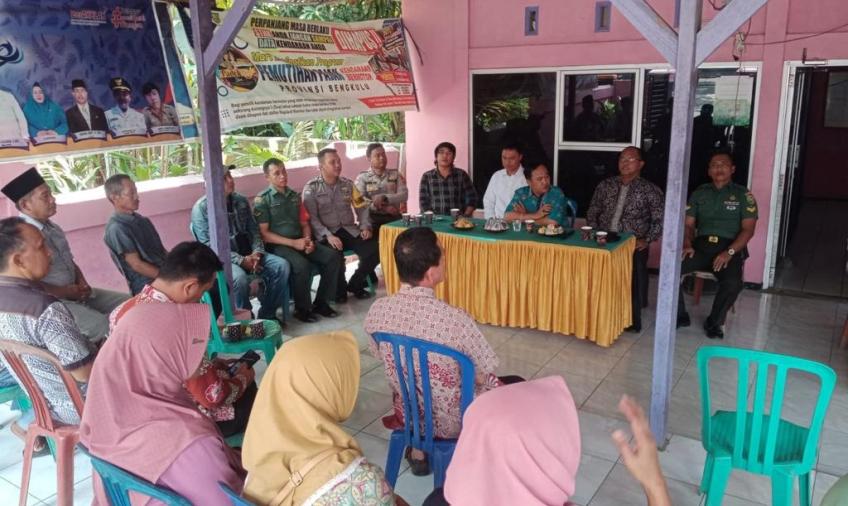 Serah Terima Jabatan Kepala Desa, Kanit Binmas dan Bhabinkamtibmas Sampaiakn Pesan Kamtibmas 