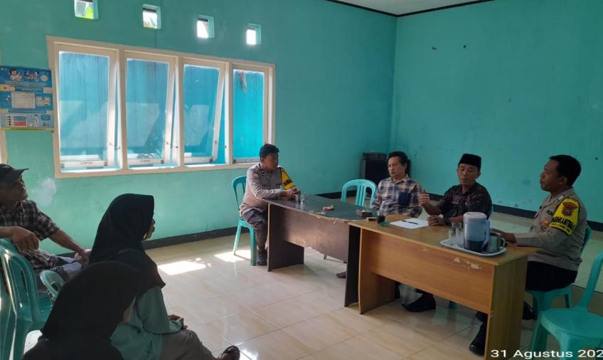 Bhabinkamtibmas Polsek Lebong Utara Mediasi Permasalahan Warga  