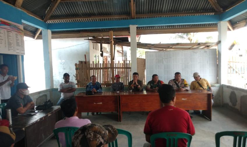 Bhabinkamtibmas Polsek Lebong Selatan Hadiri Musrenbangdes di Desa Pungguk Pedaro