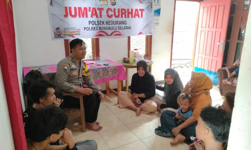 Perkuat Sinergitas Polisi dengan Masyarakat, Polsek Kedurang  Gelar Jumat Curhat di Desa Sukarami 