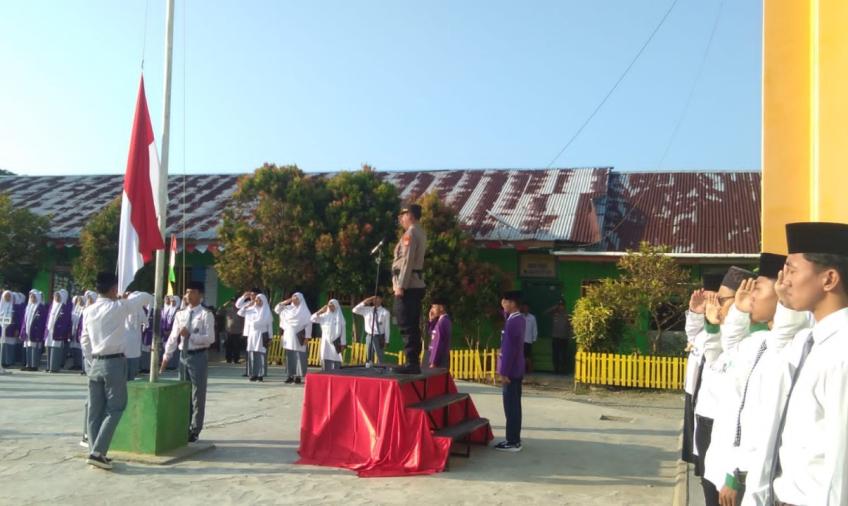 Police Goes To School, Kabag Ops Polres Bengkulu Selatan Sosialisasikan Aturan Lalu Lintas