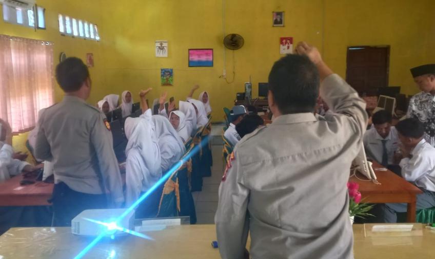 Police Go To School di SMAN 05 Kaur, Polsek Maje Sampaikan Pesan-Pesan Kamtibmas 