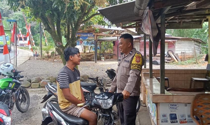 Bhabinkamtibmas Polsek Batik Nau Sambangi Pemuda dan Beri Imbauan