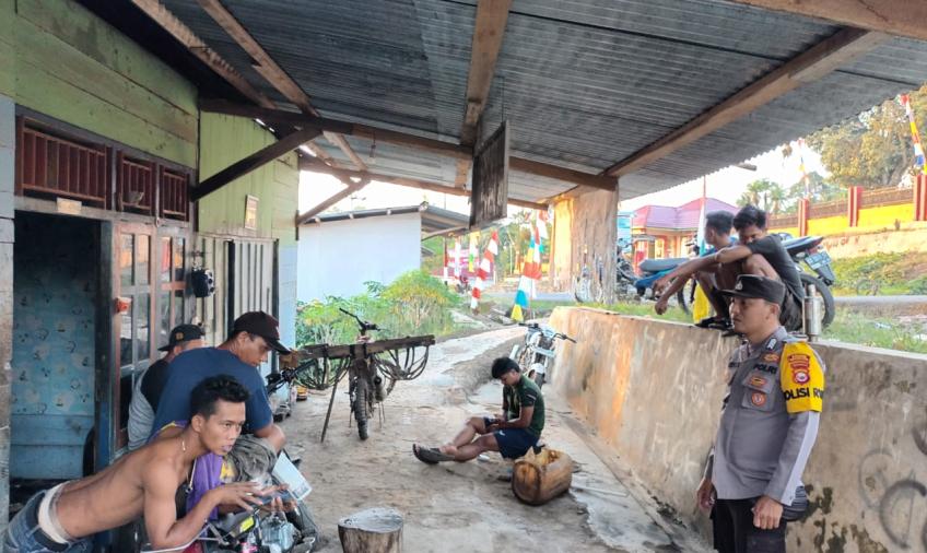 Polisi RW Polsek Giri Mulya Sampaikan Imbauan Kamtibmas kepada Masyarakat desa Wonoharjo