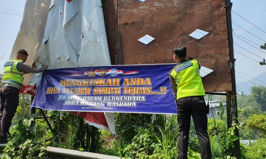 Tingkatkan Kesadaran Lantas, Polres Kepahiang Pasang Spanduk Imbauan
