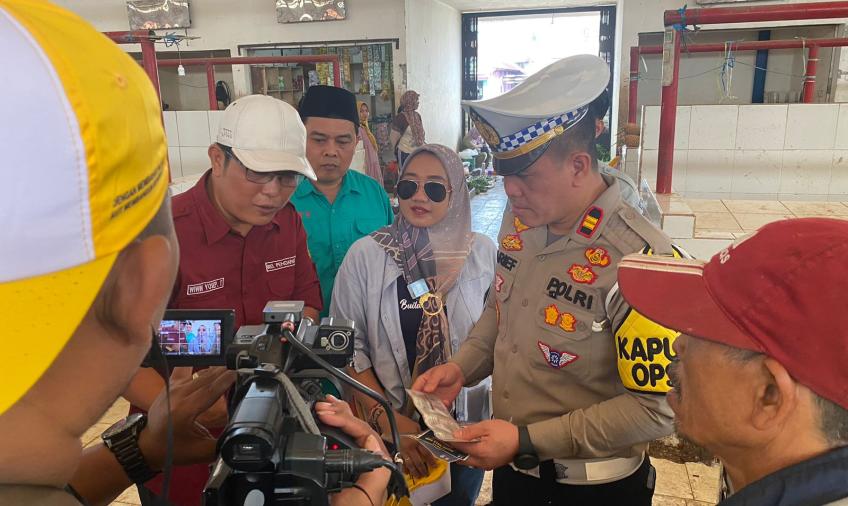 Dukung Program Pemutihan Pajak, Satgas Preemtif Laksanakan Gerebek Pajak, Bagikan Brosur dan Sampaikan Imbauan