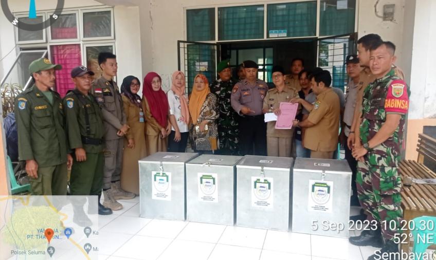 Polres Seluma dan Polsek Jajaran Lakukan Pengamanan Pendistribusian Logistik Pilkades Serentak Tahun 2023