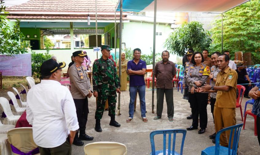 Pastikan Pilkades Kondusif, Kapolres Seluma Cek  TPS  
