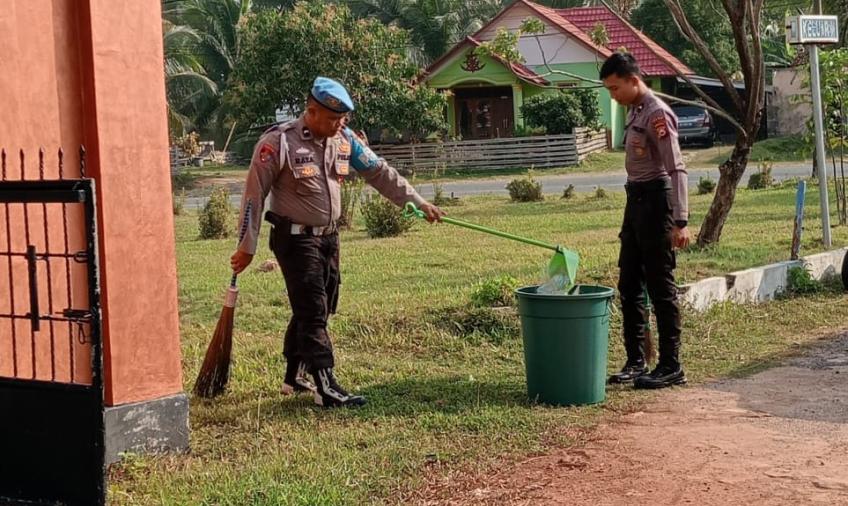 Tingkatkan Kebersihan Lingkungan, Polres Kaur Gelar Kurve 