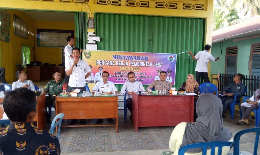 Dukung Program Desa, Kanit Binmas dan Bhabinkamtibmas Polsek Manna Hadiri Kegiatan Desa Tanjung Tebat 