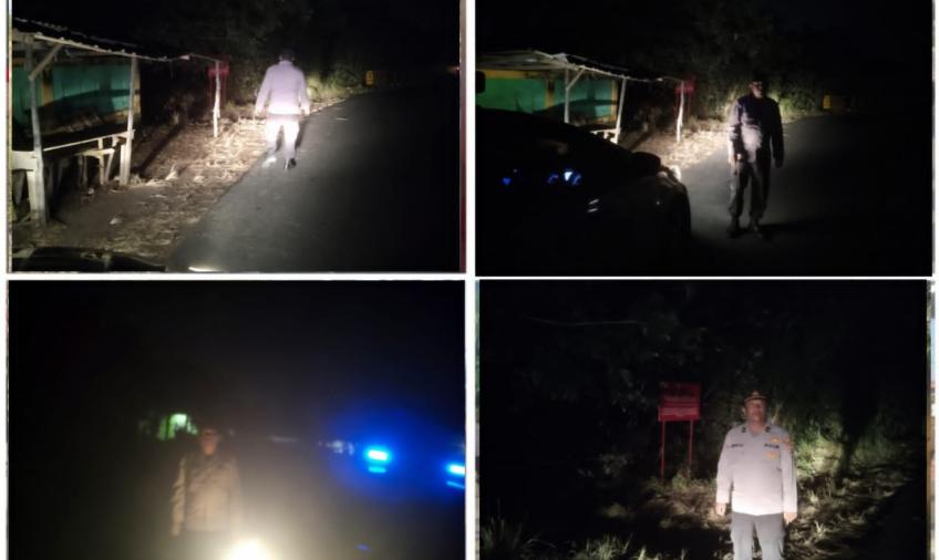 Antispasi Munculnya Titik Api Kembali, Personel Polsek Kampung Melayu Melakukan Pengecekan Lokasi Kebakaran Lahan 