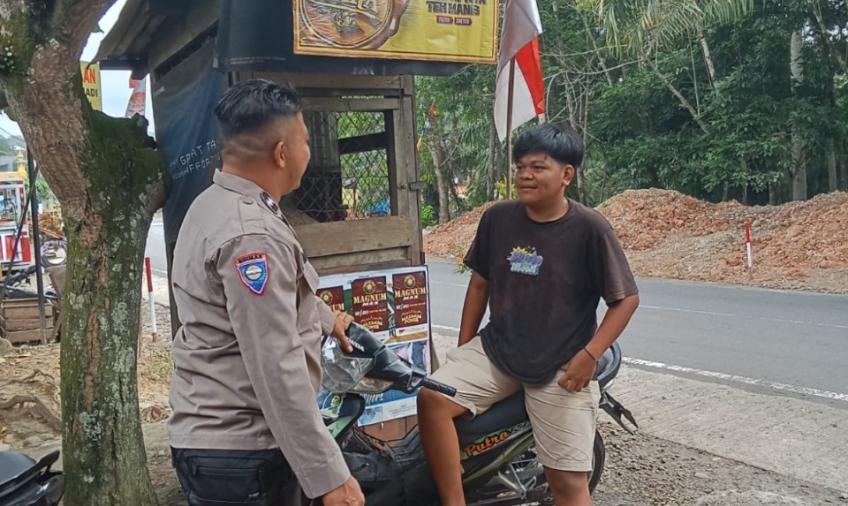Polisi Batik Nau Ingatkan Pengendara Motor Tidak Ugal-Ugalan