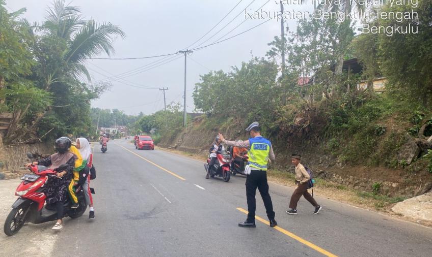 Ciptakan Ketertiban dan Kelancaran Lalu Lintas, polres Benteng Lakukan Strong Point Pagi Hari 