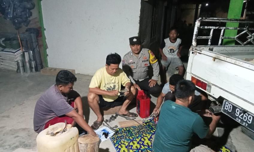 Sambang Warga, Bhabinkamtibmas Polsek Kotapadang Sampaikan Imbauan