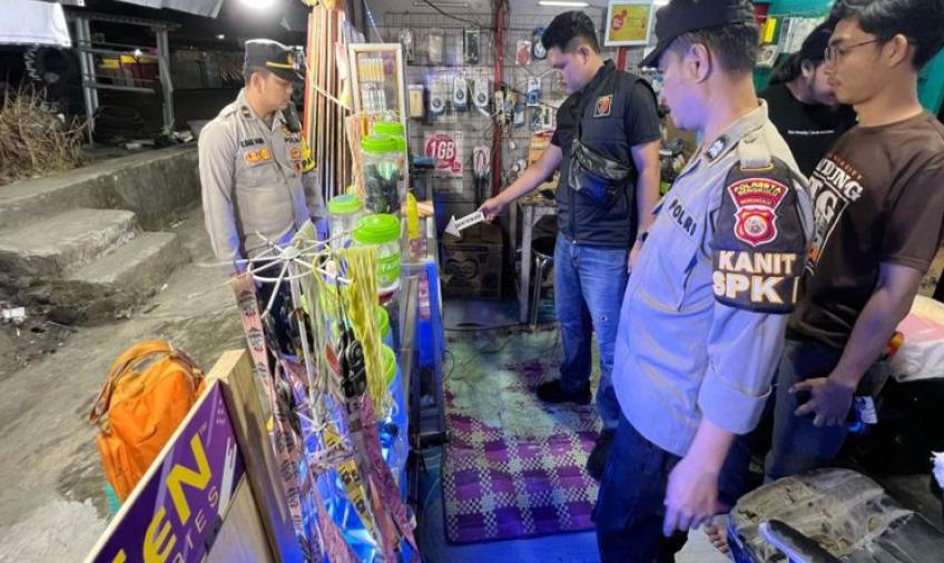Congkel Konter di Tebeng, Pencuri Gasak Uang, Barang dan Kotak Amal