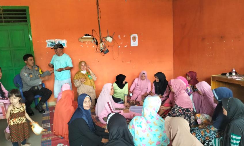 Bhabinkamtibmas Sambangi Posyandu Lansia di Desa Taba Baru