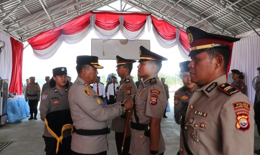 Kapolres Bengkulu Tengah Pimpin Sertijab Kabag Ops dan Kasat Samapta