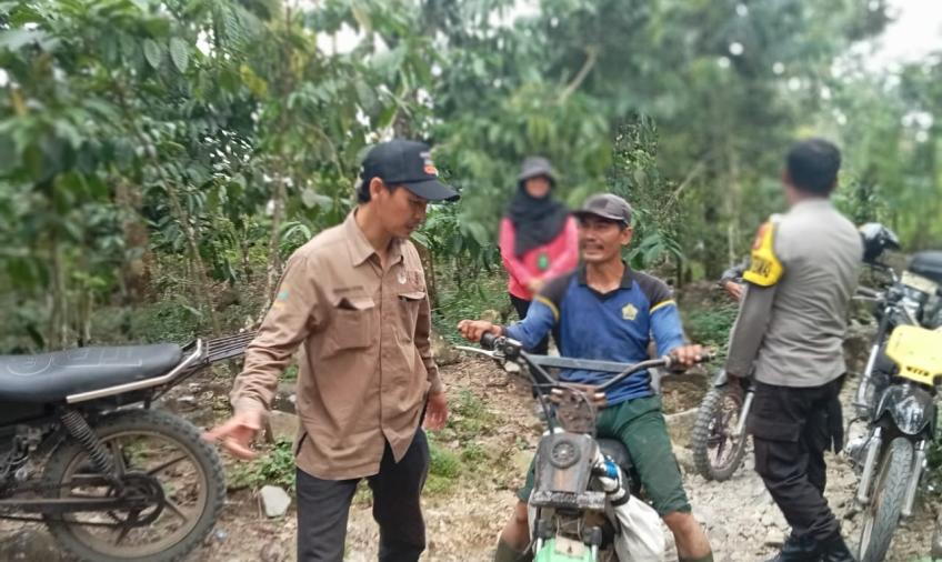 Bhabinkamtibmas Seginim Hadiri Kegiatan Verifikasi Teknis dari Usulan Perhutanan Sosial Skema Hutan Desa 