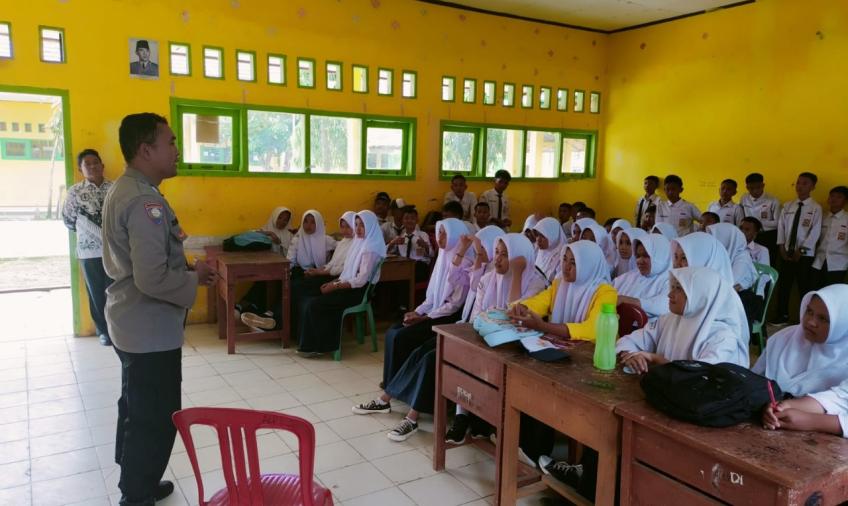 Police Go To School di MTS 05 Kaur, Bhabinkamtibmas Ajak Siswa dan Guru Jaga Keamanan dan Ketertiban