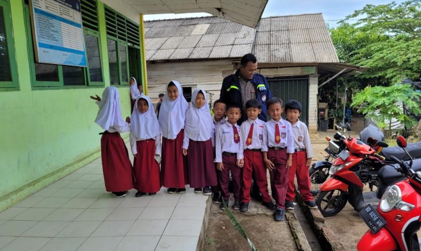 Police Goes To School, Polsek Nasal Sosialisasi Kamtibmas di  SD IT Darul Ulum