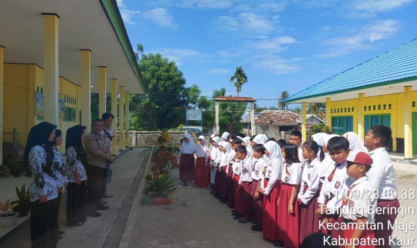 Polsek Maje Gelar Binluh dan Sosialisasi di SDN 55 Kaur