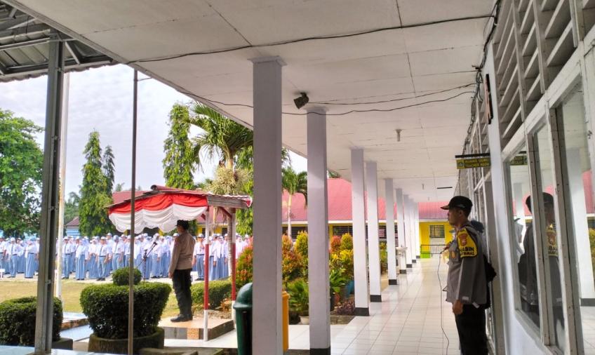 Police Goes To School, Kanit Binmas Polsek Lais Menjadi Pembina Upacara di SMAN 03 Bengkulu Utara