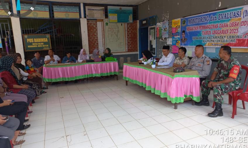 Hadiri Monev Desa, Kanit Binmas dan Bhabinkamtibmas Sosialisasikan Aplikasi Polri Super App dan Imbauan Kamtibmas