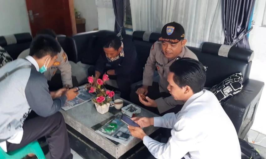 Sosialisasi di Kantor Desa, Polres BU Kenalkan Aplikasi Super APP Kepada Masyarakat