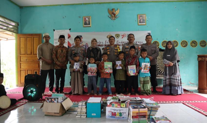 Polri Peduli Budaya Literasi, Polres Kepahiang Distribusi Buku di Pondok Pesantren