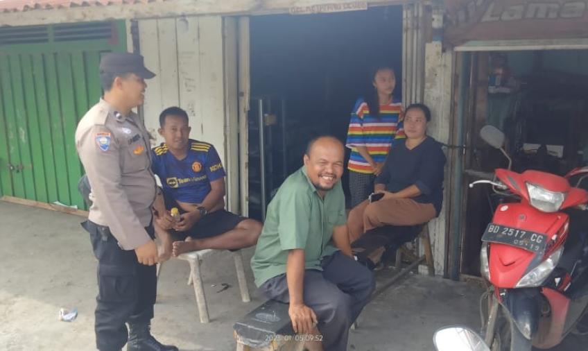 Bhabinkamtibmas Polsek Kota Manna Sambang  Door to Door System Warga Kelurahan Tanjung Mulia 