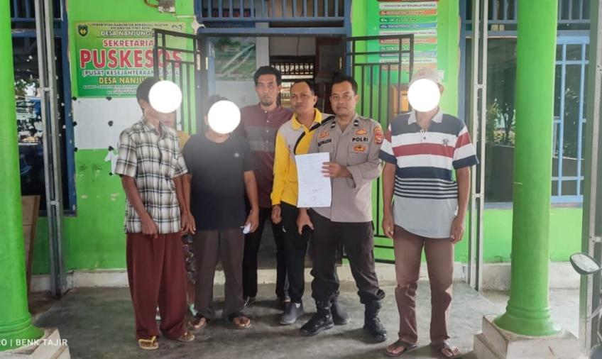 Problem Solving, Bhabinkamtibmas Polsek Pino Raya Mediasi Warga Terkait Perselisihan 