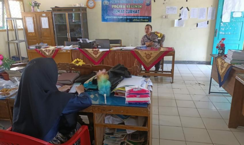 Perkuat Sinergitas Polisi dengan Masyarakat, Polsek Seginim Gelar Jumat Curhat di SMPN 20 Bengkulu Selatan 