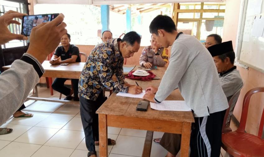 Babinkamtibmas Polsek Pino Melaksanakan Problem Solving Perkara Perkelahian antar Remaja  