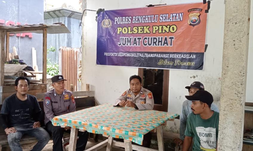 Perkuat Sinergitas Polisi dengan Masyarakat, Polsek Pino Gelar Jumat Curhat di Desa Batu Panco 