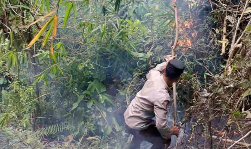 Mendapakan Info Kebakaran, Polres BS dan Polsek Kota Manna Sigap Datangi Lokasi Kebakaran