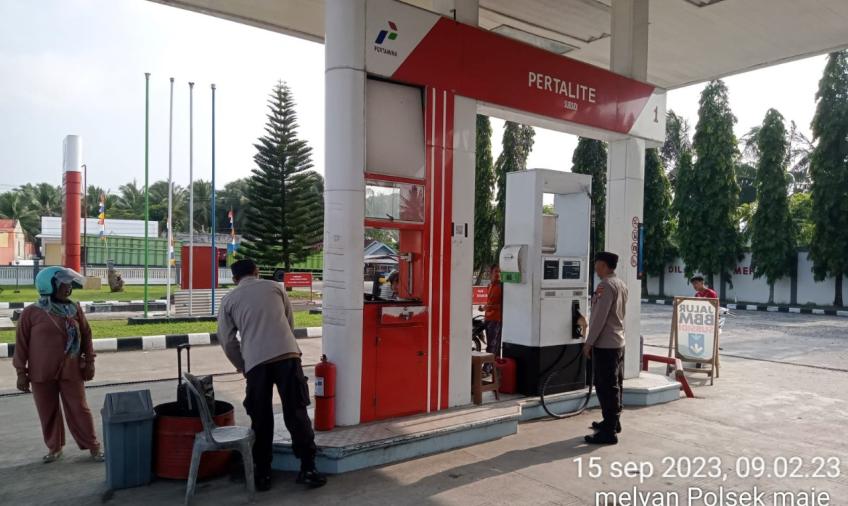 Berikan Pengamanan dan Pengawasan Penyaluran BBM di SPBU Numan Jaya, Polsek Maje Gelar Patroli