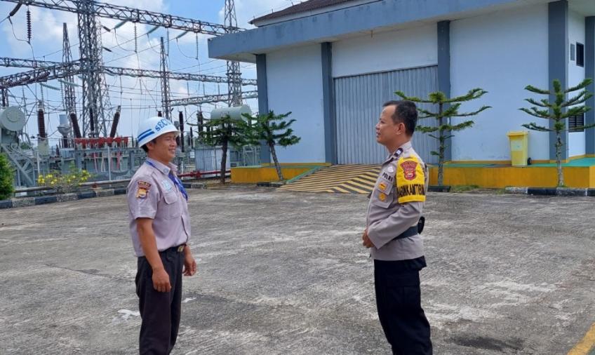 Ciptakan Harkamtibmas, Bhabinkamtibmas Polsek Pino Sambangi Security PT PLN Gardu Induk Desa Padang Lebar 