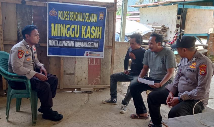 Audiensi Curhatan Secara Langsung Bhabin Polri dengan Warga Binaannya, Polsek Pino Adakan Minggu Kasih di Kecamatan Pino