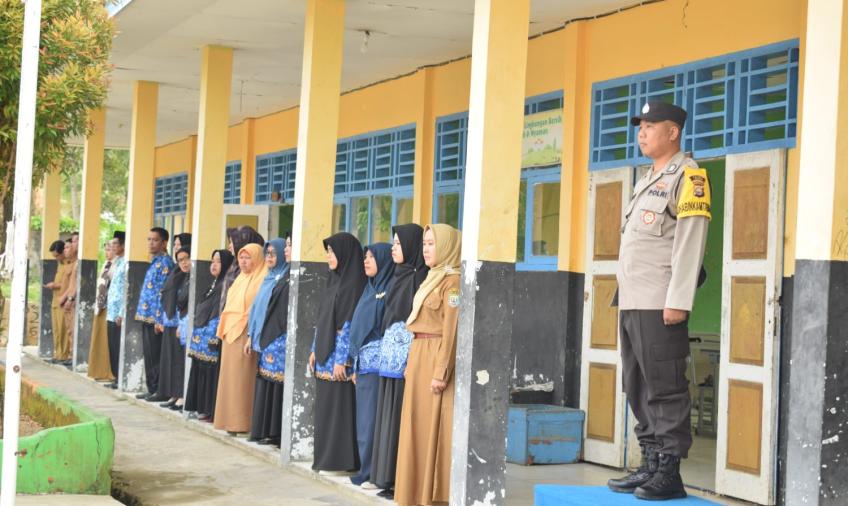 Bina Pelajar, Bhabinkamtibmas Polsek Lebong Tengah Jadi Pembina Upacara