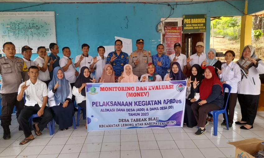 Kapolsek Lebong Atas dan Bhabinkamtibmas Hadiri Monev DD dan ADD di Desa Tabeak Blau