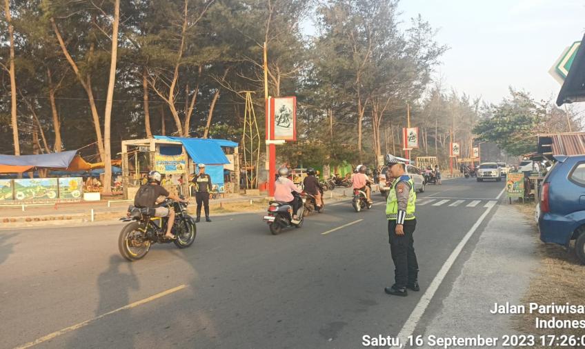 Commander Wish, Personel Satlantas Atur Lalu Lintas Sore 