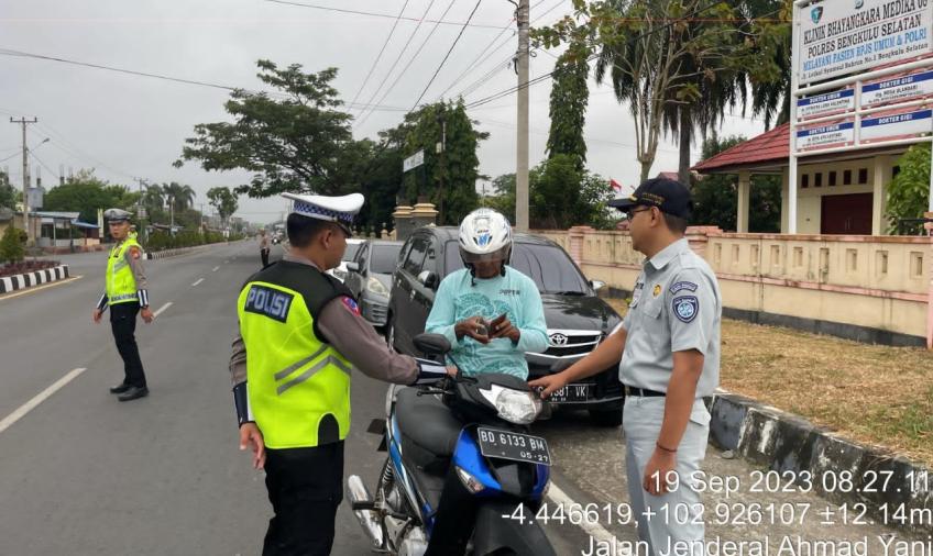 Dukung Peningkatan Pendapatan Daerah, Sat Lantas Polres BS Operasi Kepatuhan Pajak Kendaraan Bermotor 