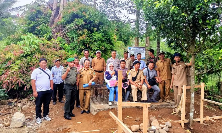 Kanit Binmas dan Bhabinkamtibmas Polsek Lebong Atas Hadiri Monev di Desa Kota Baru Santan