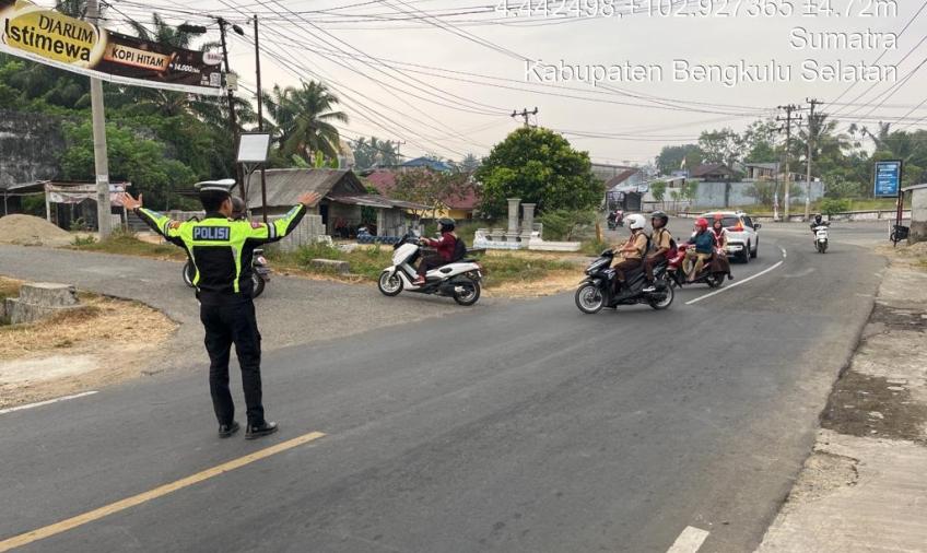 Hadir Tengah Masayarkat, Polsek Kota Manna Gelar Pengaturan Lalu Lintas Pagi 