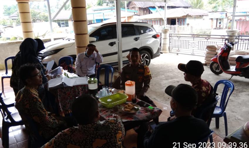 Sampaikan Imbauan Kamtibmas, Polsek Padang Guci Hulu Sambangi Tokoh Masyarakat di Desa Cuko Betung 