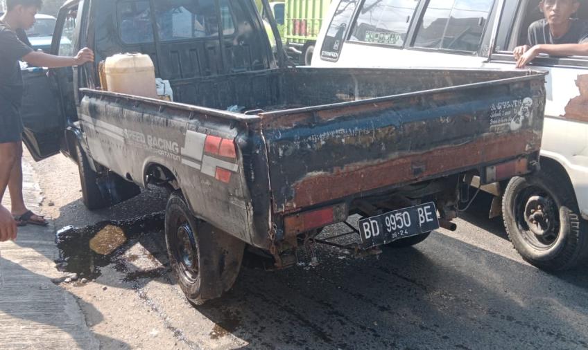 Tumpahkan Minyak Goreng Sebabkan Lakalantas Beruntun, Sopir Mitsubishi Diburu Polisi