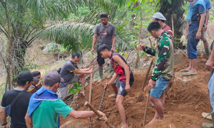 Kodim 0423 Bengkulu Utara Bangun Pompa Hidran Air Bersih di Giri Mulya