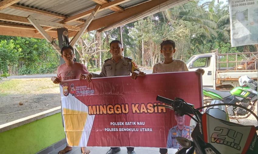 Bhabinkamtibmas Polsek Batik Nau Melaksanakan Kegiatan Minggu Kasih di Desa Bintunan