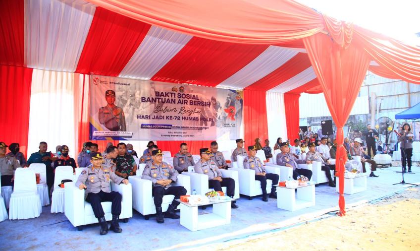 Hari Jadi Ke-72 Humas Polri Dirayakan Dengan Berbagi Air Bersih