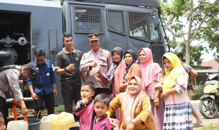 HUT Humas Polri, Polres Rejang Lebong Baksos Salurkan Bantuan Air Bersih